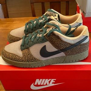 Nike Dunk Size. 11 “Golden Moss”